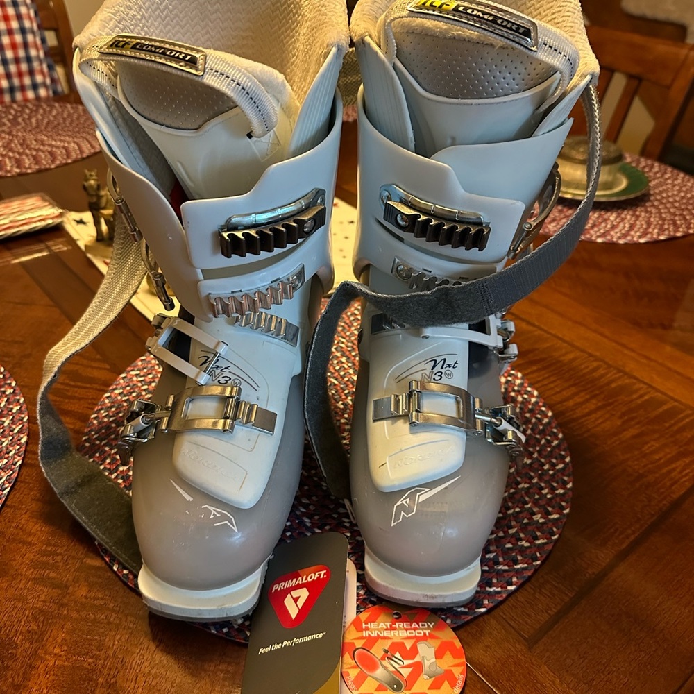 Nordica Women's NXT N3 Ski Boots - Size 25.5
